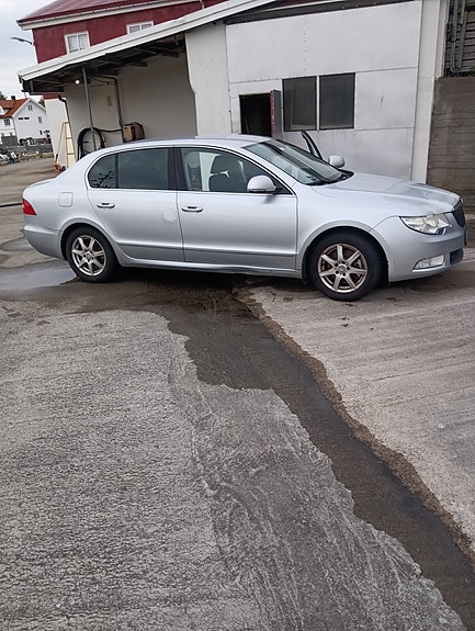Skoda Superb 4 of 5