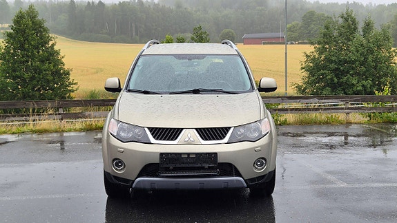 Mitsubishi Outlander 2 of 20
