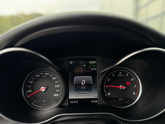 Mercedes-Benz GLC350 e 27 of 30