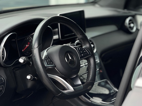 Mercedes-Benz GLC350 e 16 of 30