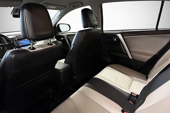 Toyota RAV4 13 of 30