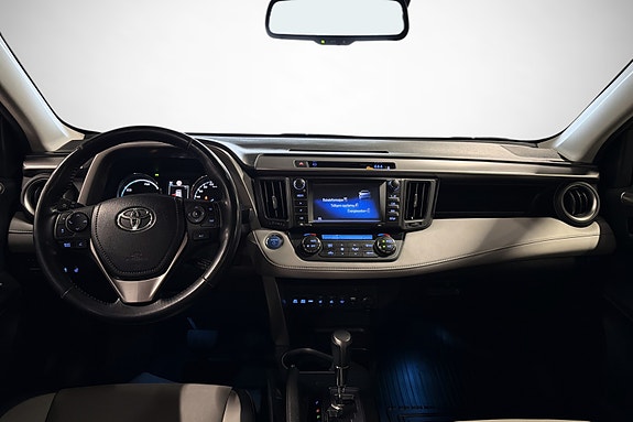 Toyota RAV4 16 of 30