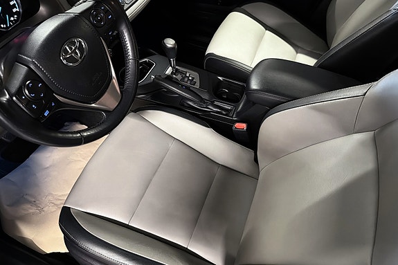 Toyota RAV4 17 of 30