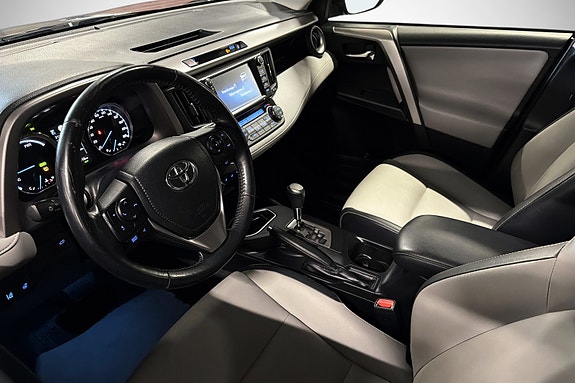 Toyota RAV4 12 of 30