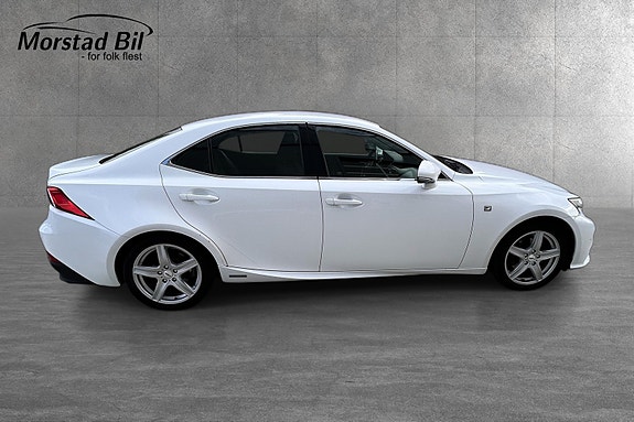Lexus IS300h 4 of 5