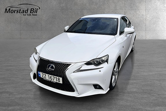Lexus IS300h 3 of 5