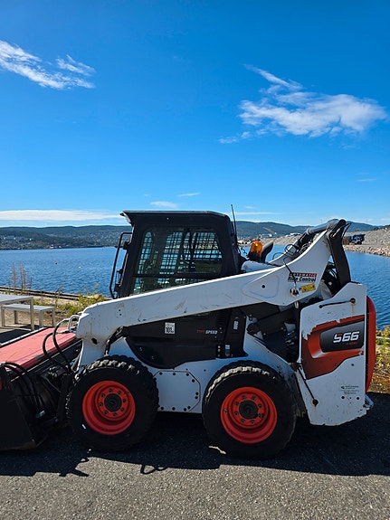 Bobcat S66 2 of 9