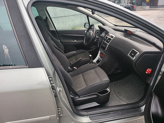 Peugeot 307 SW 22 of 30