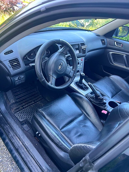 Subaru Legacy 8 of 10