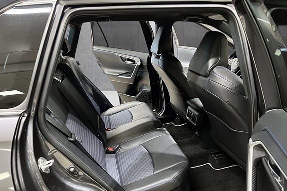 Toyota RAV4 15 of 19