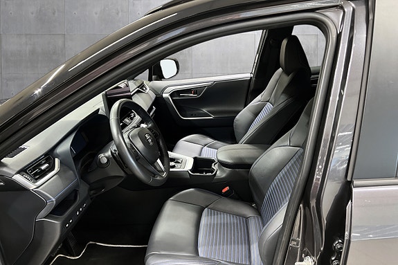 Toyota RAV4 10 of 19