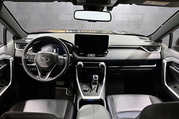 Toyota RAV4 9 of 19