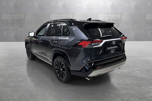 Toyota RAV4 3 of 19
