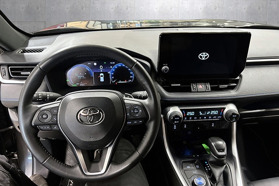 Toyota RAV4 11 of 19