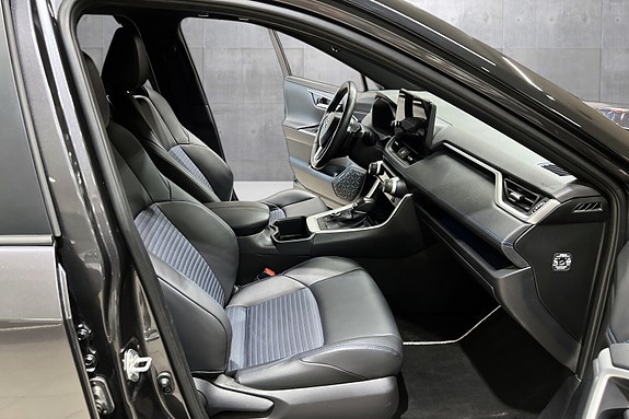 Toyota RAV4 14 of 19