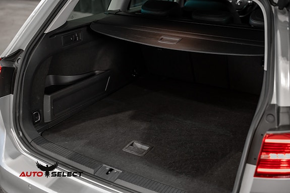 Volkswagen Passat 12 of 30
