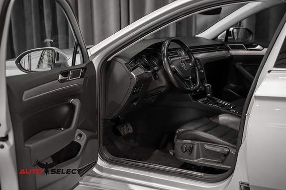 Volkswagen Passat 23 of 30