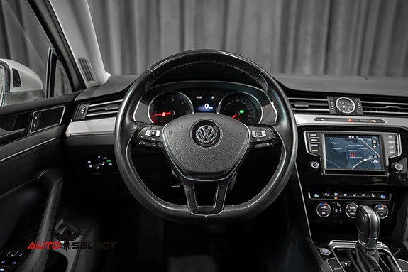 Volkswagen Passat 28 of 30