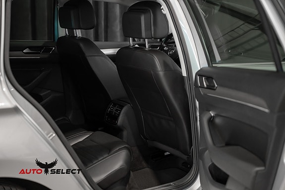 Volkswagen Passat 15 of 30