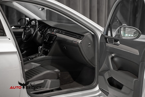 Volkswagen Passat 19 of 30