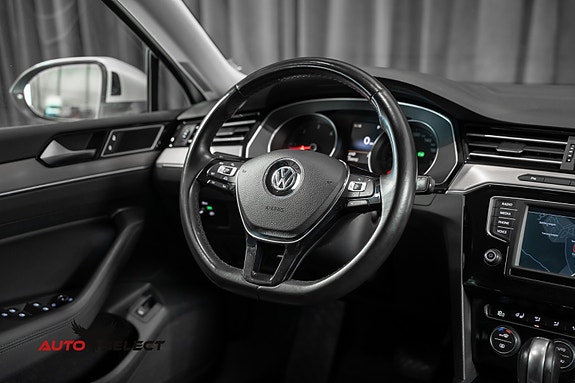 Volkswagen Passat 27 of 30