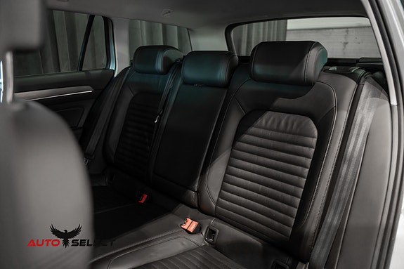 Volkswagen Passat 18 of 30