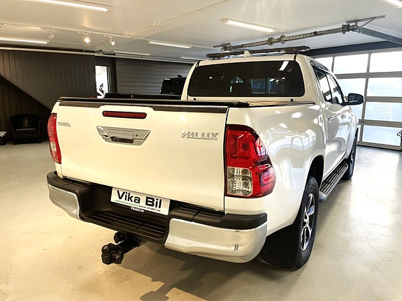 Toyota HiLux 13 of 27