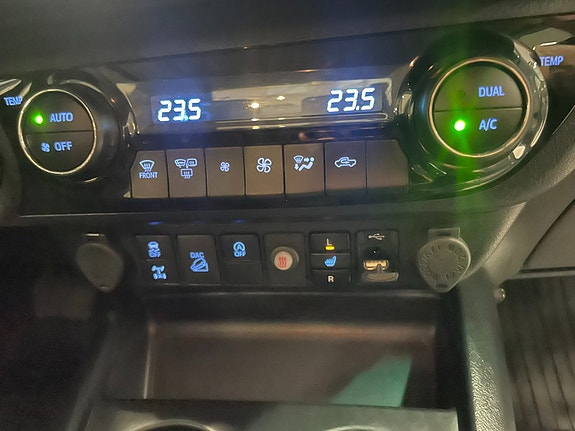 Toyota HiLux 27 of 27