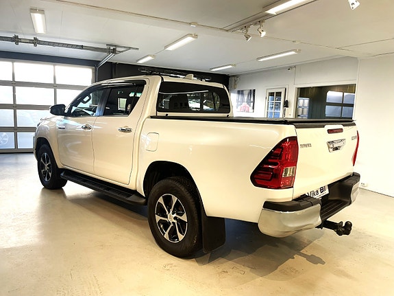 Toyota HiLux 14 of 27