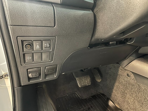 Toyota HiLux 22 of 27