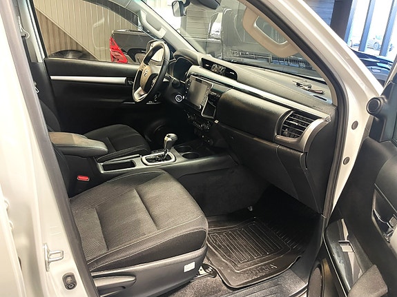 Toyota HiLux 24 of 27