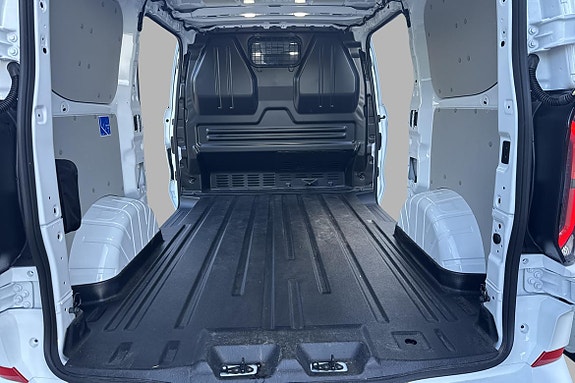 Ford Transit Custom 18 of 25