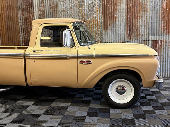 Ford F-100 3 of 5