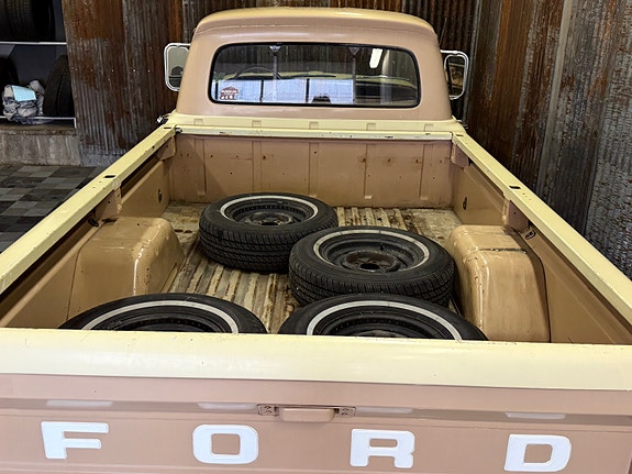 Ford F-100 18 of 30