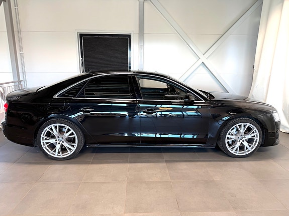 Audi A8 7 of 24