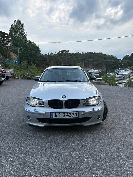 BMW 116i 3 of 5