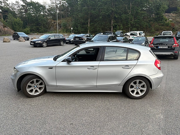 BMW 116i 4 of 5