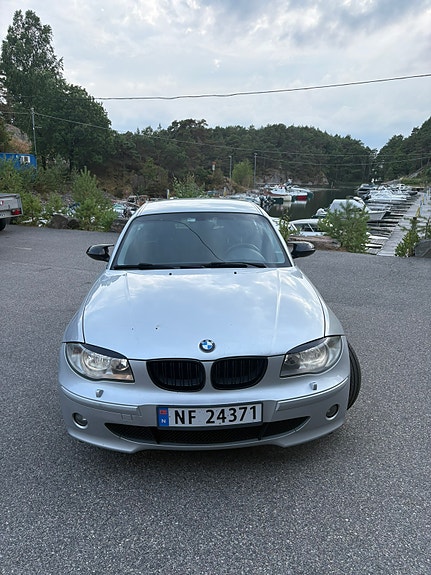 BMW 116i 2 of 5