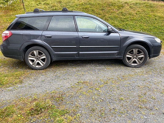 Subaru Legacy 3 of 8