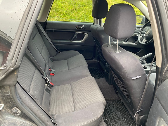 Subaru Legacy 6 of 8
