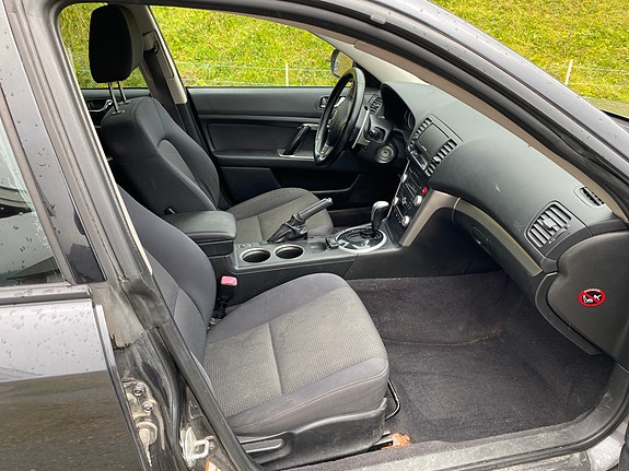 Subaru Legacy 8 of 8