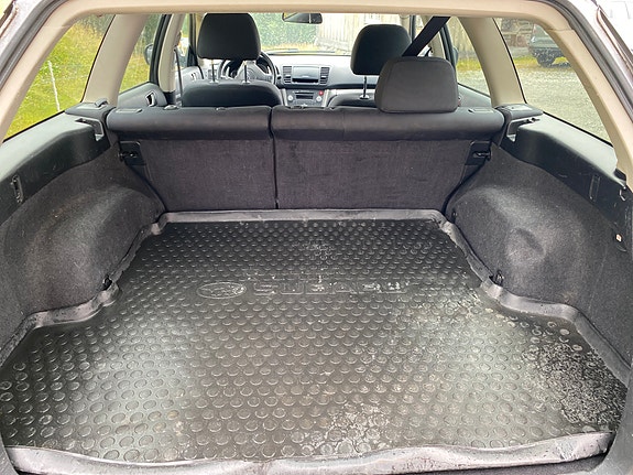 Subaru Legacy 5 of 8