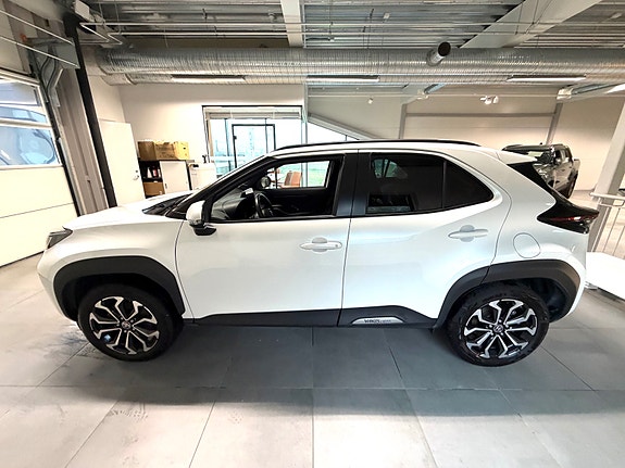 Toyota Yaris Cross 3 of 16