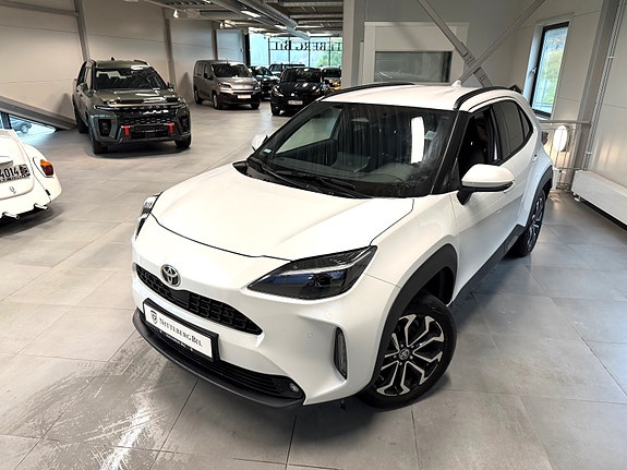 Toyota Yaris Cross 2 of 16