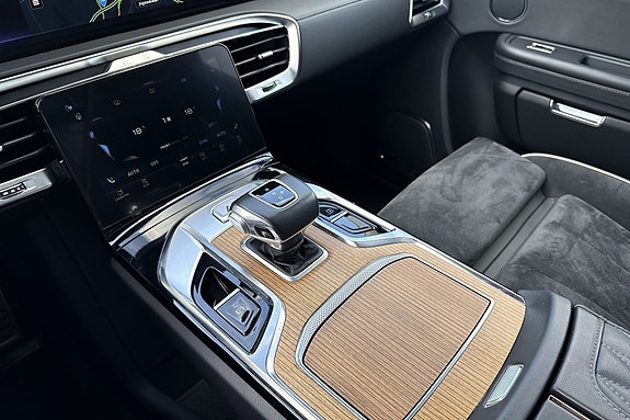 Hongqi E-HS9 11 of 22