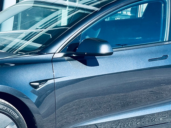 Tesla Model 3 3 of 23