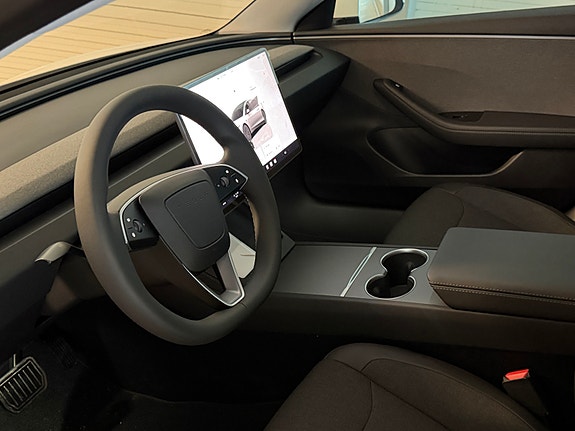 Tesla Model 3 11 of 23