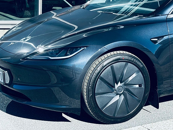 Tesla Model 3 4 of 23