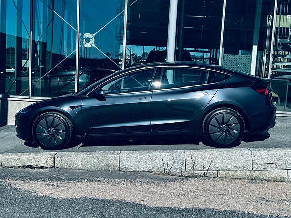 Tesla Model 3 7 of 23