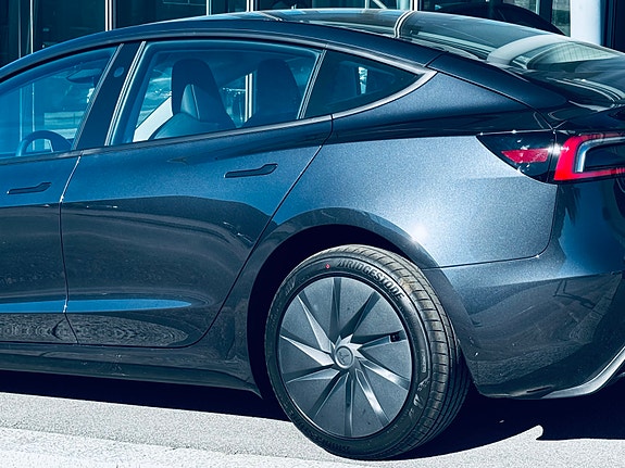 Tesla Model 3 8 of 23